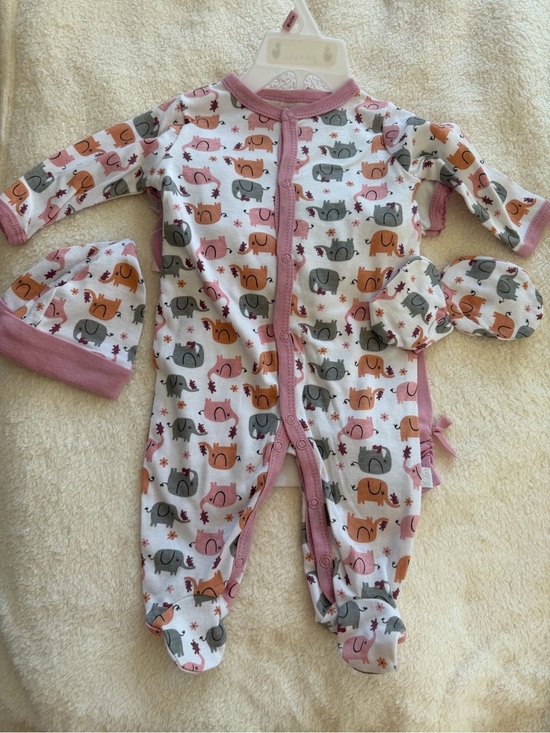 Duck Duck Goose Other - 7-PIECE Duck Duck Goose Baby Girl Elephant Print Layette 0-3M NWT